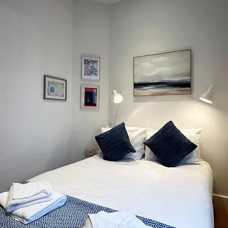 Theo's 2 Bedroom In Apartment London
