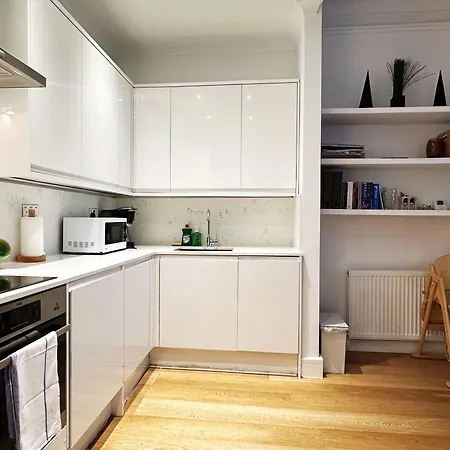 Theo's 2 Bedroom In Apartment *