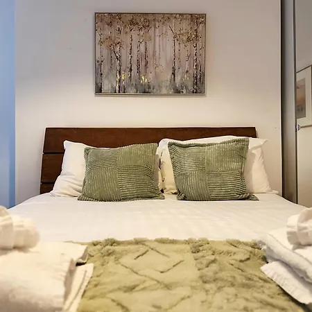Theo's 2 Bedroom In *