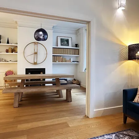 Theo's 2 Bedroom In London