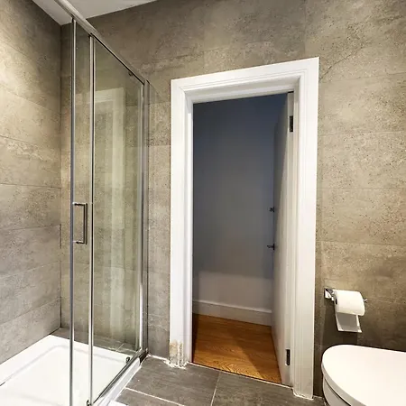 Theo's 2 Bedroom In * London