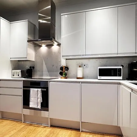 Theo's 2 Bedroom In Apartment *