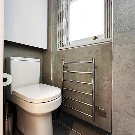 Theo's 2 Bedroom In Apartment London