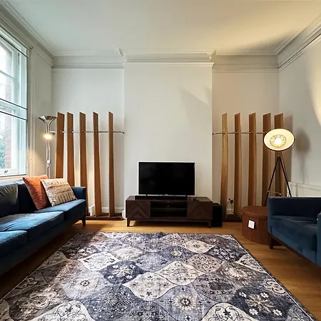 Theo's 2 Bedroom In * London