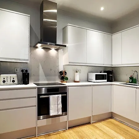 Theo's 2 Bedroom In Apartment