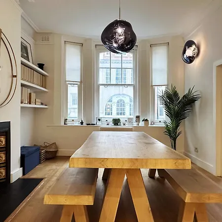 Theo's 2 Bedroom In Apartment *