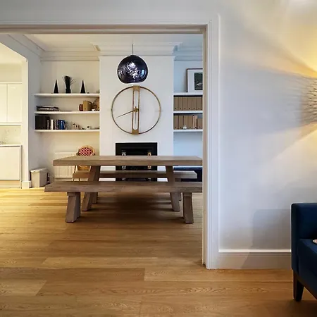 Theo's 2 Bedroom In Apartment London
