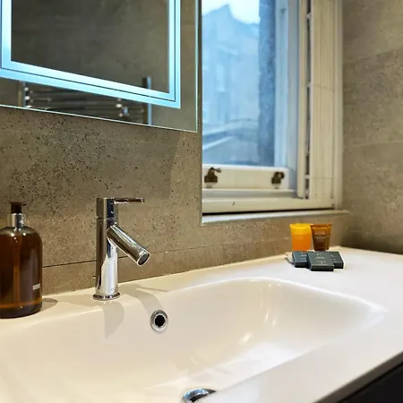 Theo's 2 Bedroom In London