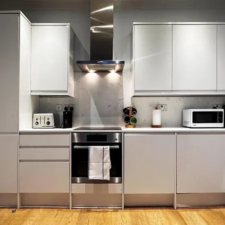 Theo's 2 Bedroom In Apartment *
