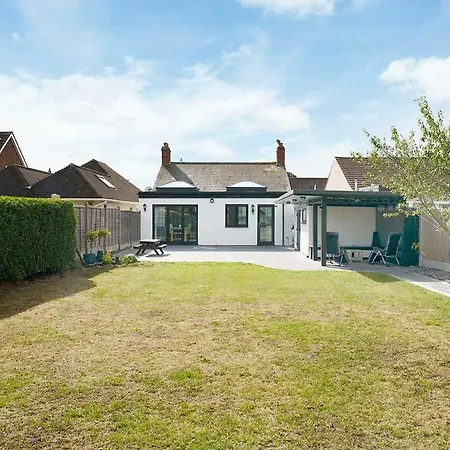 Holiday home Stunning Family With Private Parking