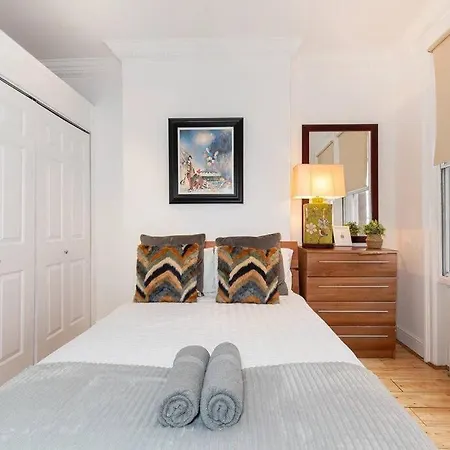Discover 2 Bedroom In Kensington Apartment London