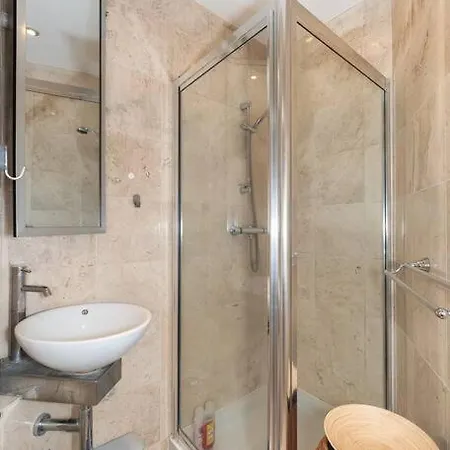Discover 2 Bedroom In Kensington *