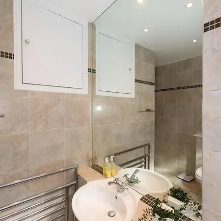Discover 2 Bedroom In Kensington Apartment London
