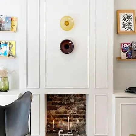 Apartment Stylish & Spacious! A Victorian House In Zone 1!