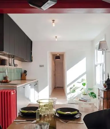 Stylish & Spacious! A Victorian House In Zone 1! Apartment *
