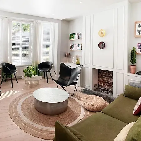 Stylish & Spacious! A Victorian House In Zone 1! * London