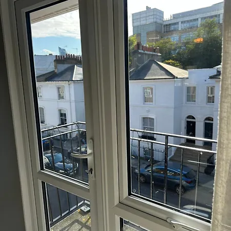 Location In - Kings Road 3-bed With Terrace, Ac & Netflix Apartment
