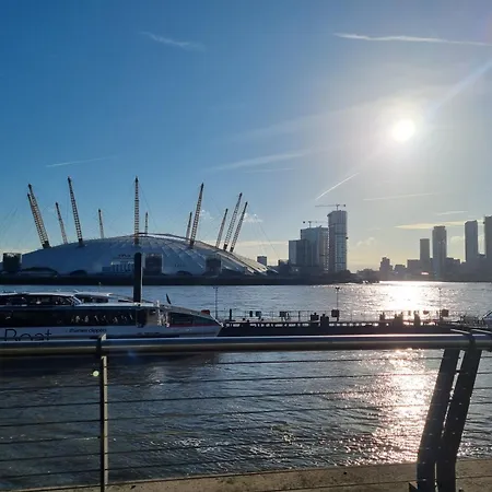 Luxury Apartment-business-relocation-canary Wharf * London