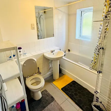 The Right Place. A Fabulous/cozy Double London