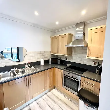 Modern Two Bedroom Two Bath Opp Tube Station Apartment *