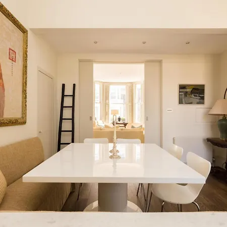 History - 3 Bedrooms In Kensington *