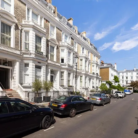 History - 3 Bedrooms In Kensington Apartment *