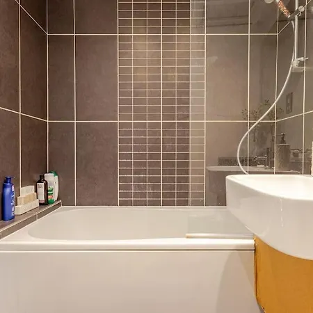 2 Bedroom Flat In St Johns Wood Apartment London