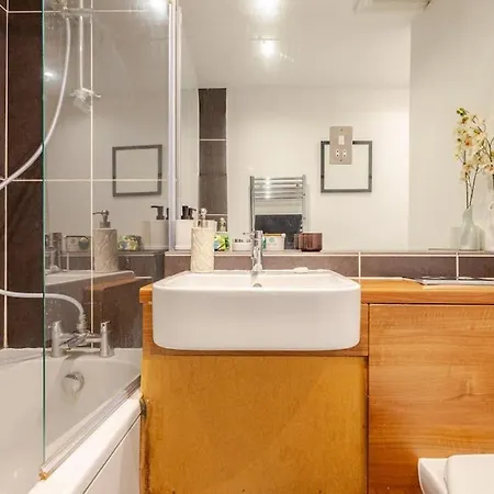 2 Bedroom Flat In St Johns Wood *