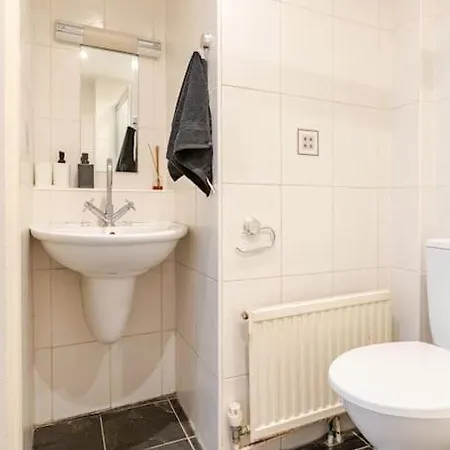 2 Bedroom Flat In St Johns Wood Apartment London