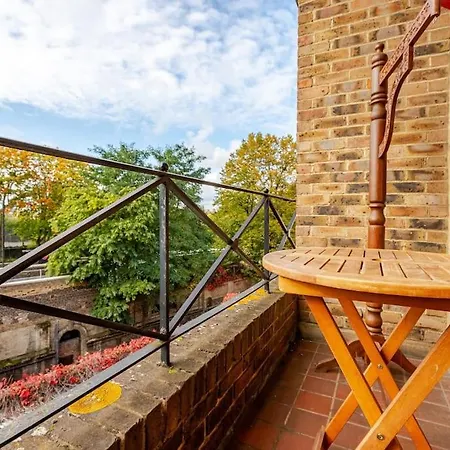 2 Bedroom Flat In St Johns Wood London