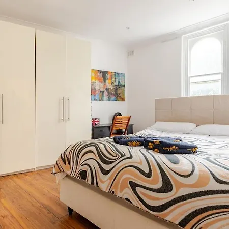 2 Bedroom Flat In St Johns Wood Apartment London