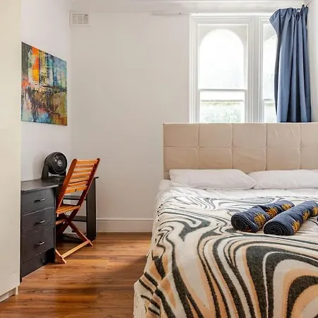 2 Bedroom Flat In St Johns Wood London