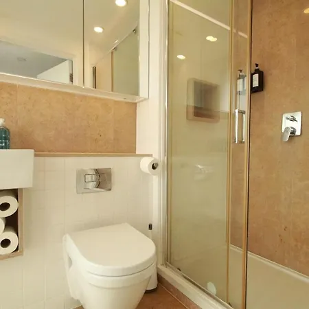 Ft6 Penthouse Homestay London