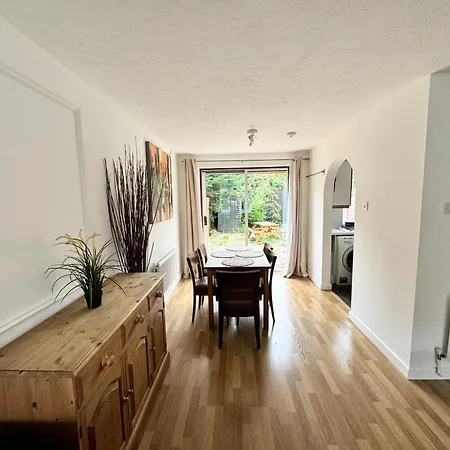 Apartment 3 Bed House With Parking And Garden Near Tower Bridge *
