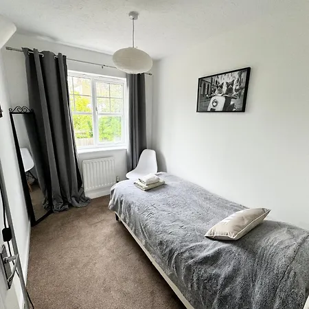 3 Bed House With Parking And Garden Near Tower Bridge Apartment London