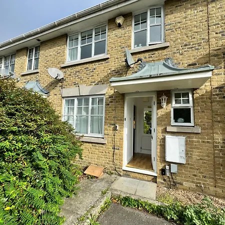 Apartment 3 Bed House With Parking And Garden Near Tower Bridge London