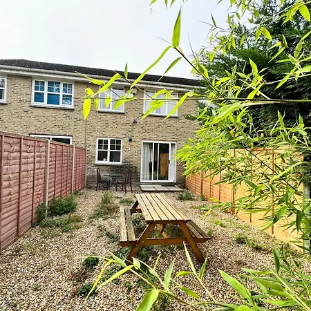 3 Bed House With Parking And Garden Near Tower Bridge *
