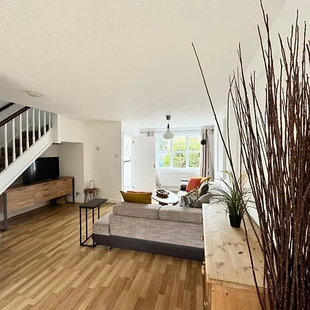 Apartment 3 Bed House With Parking And Garden Near Tower Bridge