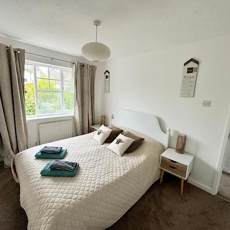 Apartment 3 Bed House With Parking And Garden Near Tower Bridge *