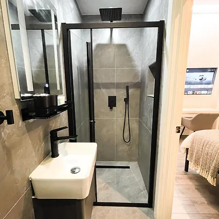 Luxury In Vibrant Area * London