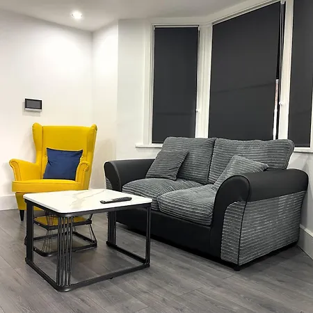 Luxury In Vibrant Area *