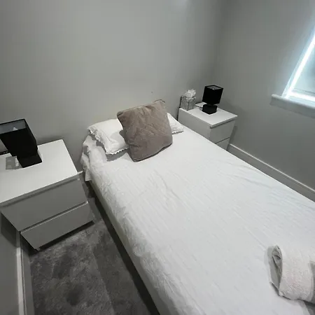 Guest house Amazing Single For A Single Travel Near Nothing Hill London