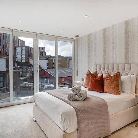 Stylish Near Wembley Stadium *