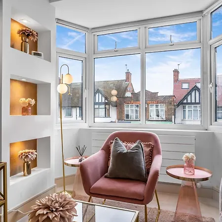 Stylish Near Wembley Stadium Apartment
