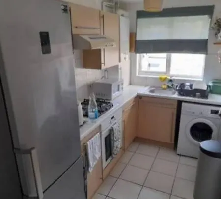 Lovely 2-bedrooom Home, Away From *