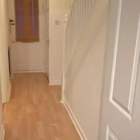 Holiday home Lovely 2-bedrooom Home, Away From London