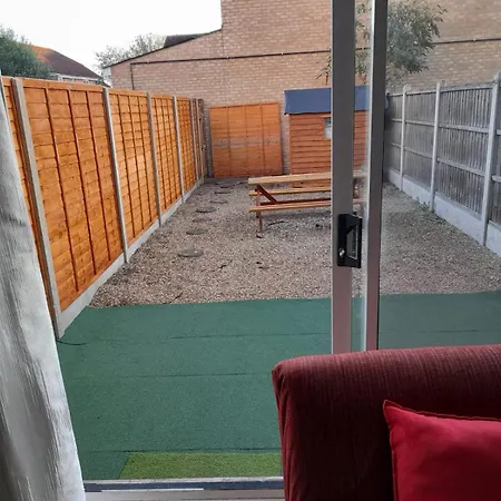 Lovely 2-bedrooom Home, Away From