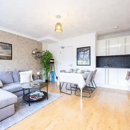 12 Halstead Niu Apartment *