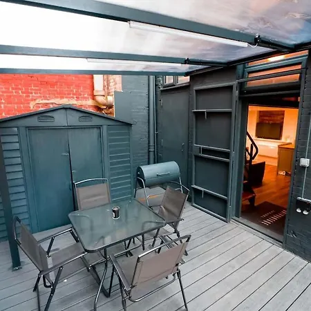 House With Garden Stoke Newington * London
