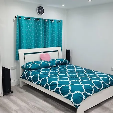 Luxury With Parking Whole Unit To Yourself Pinner